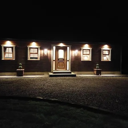 Luxurious Log With Lay-z Hot Tub