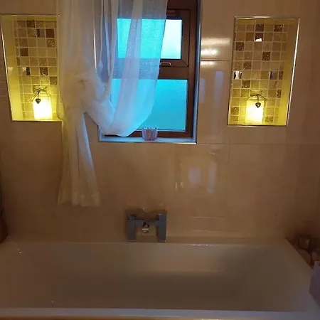 Luxurious Log Cabin With Lay-z Spa Hot Tub Ballina (Mayo)