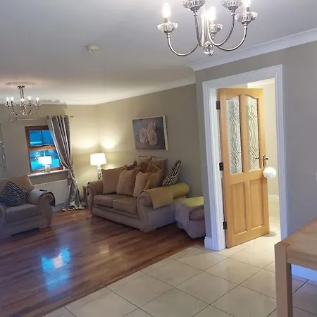 Luxurious Log Cabin With Lay-z Spa Hot Tub Holiday home Ballina (Mayo)