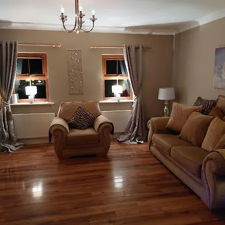 Luxurious Log With Lay-z Hot Tub