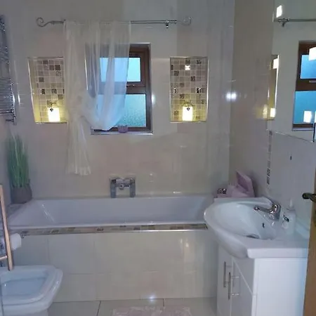 Luxurious Log With Lay-z Hot Tub 度假居 巴利纳