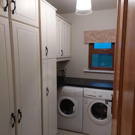 Luxurious Log With Lay-z Hot Tub