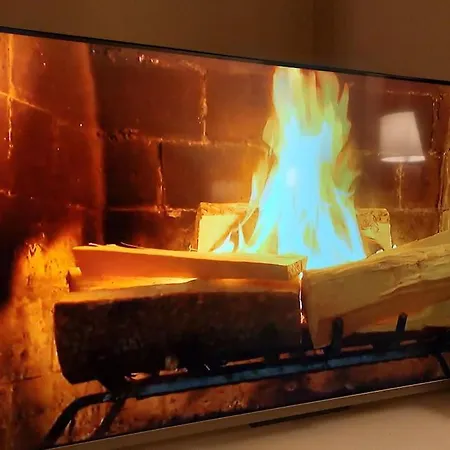 Luxurious Log With Lay-z Hot Tub