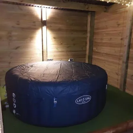 Luxurious Log With Lay-z Hot Tub Ballina (Mayo)