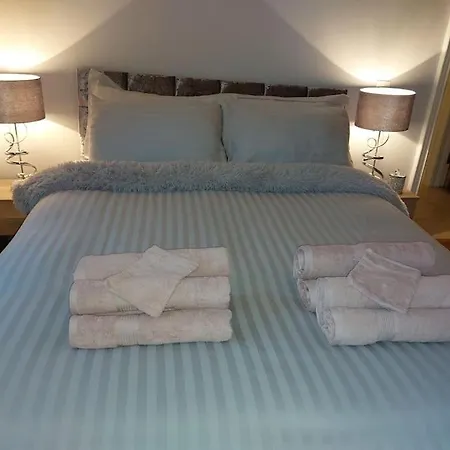 Luxurious Log With Lay-z Hot Tub Casa vacanze Ballina (Mayo)