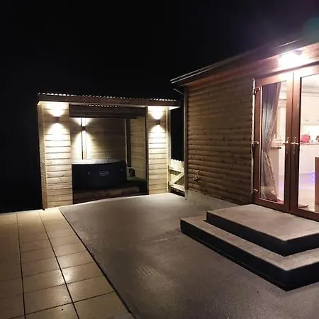 Holiday home Luxurious Log Cabin With Lay-z Spa Hot Tub *